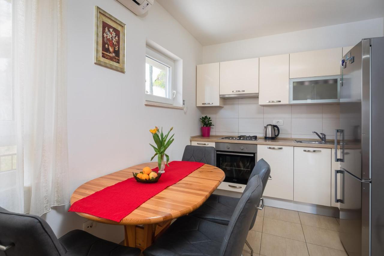 Adriatic Beach Suites Omis Bagian luar foto